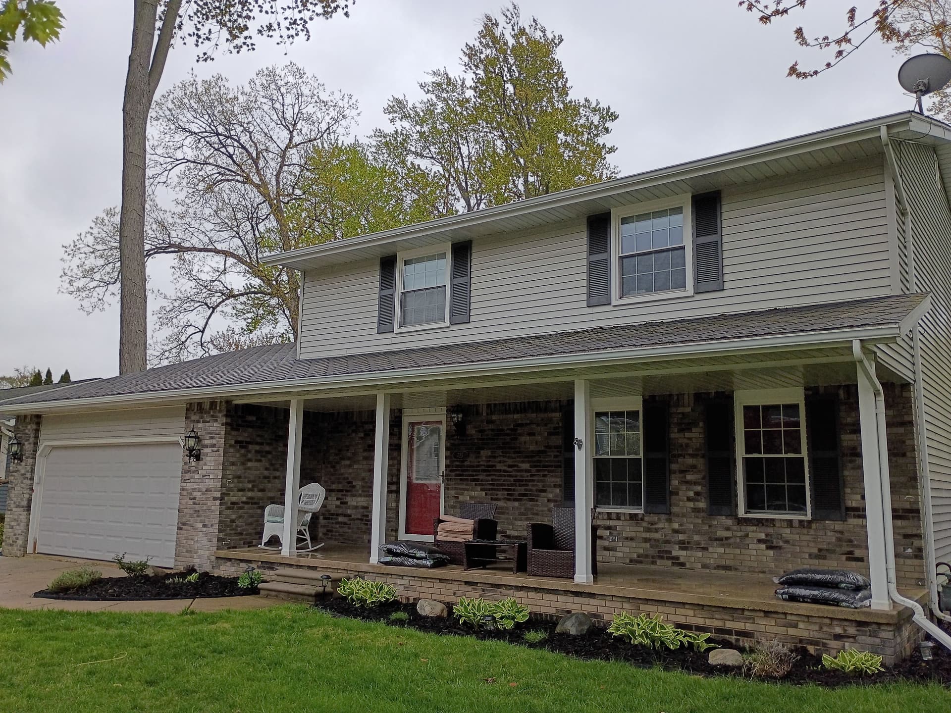House Wash Clears Algae and Dull Siding in Marysville image
