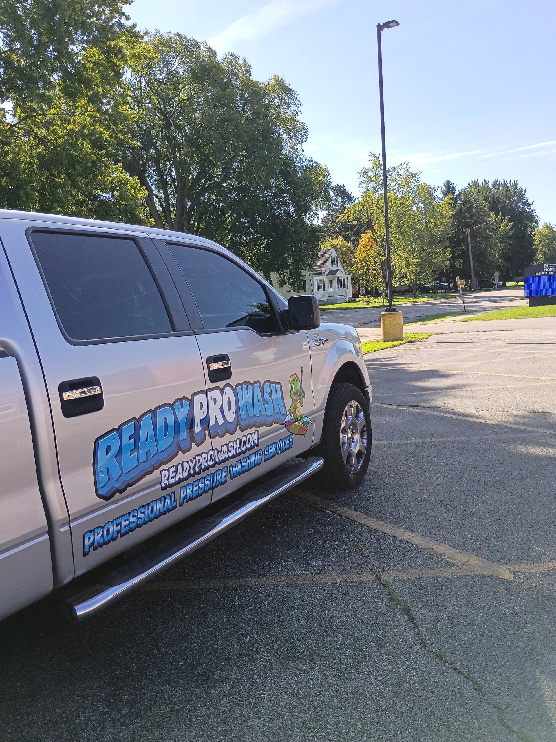 Gallery photos for Window Washing at Morton Elementary in Marysville: Image #2