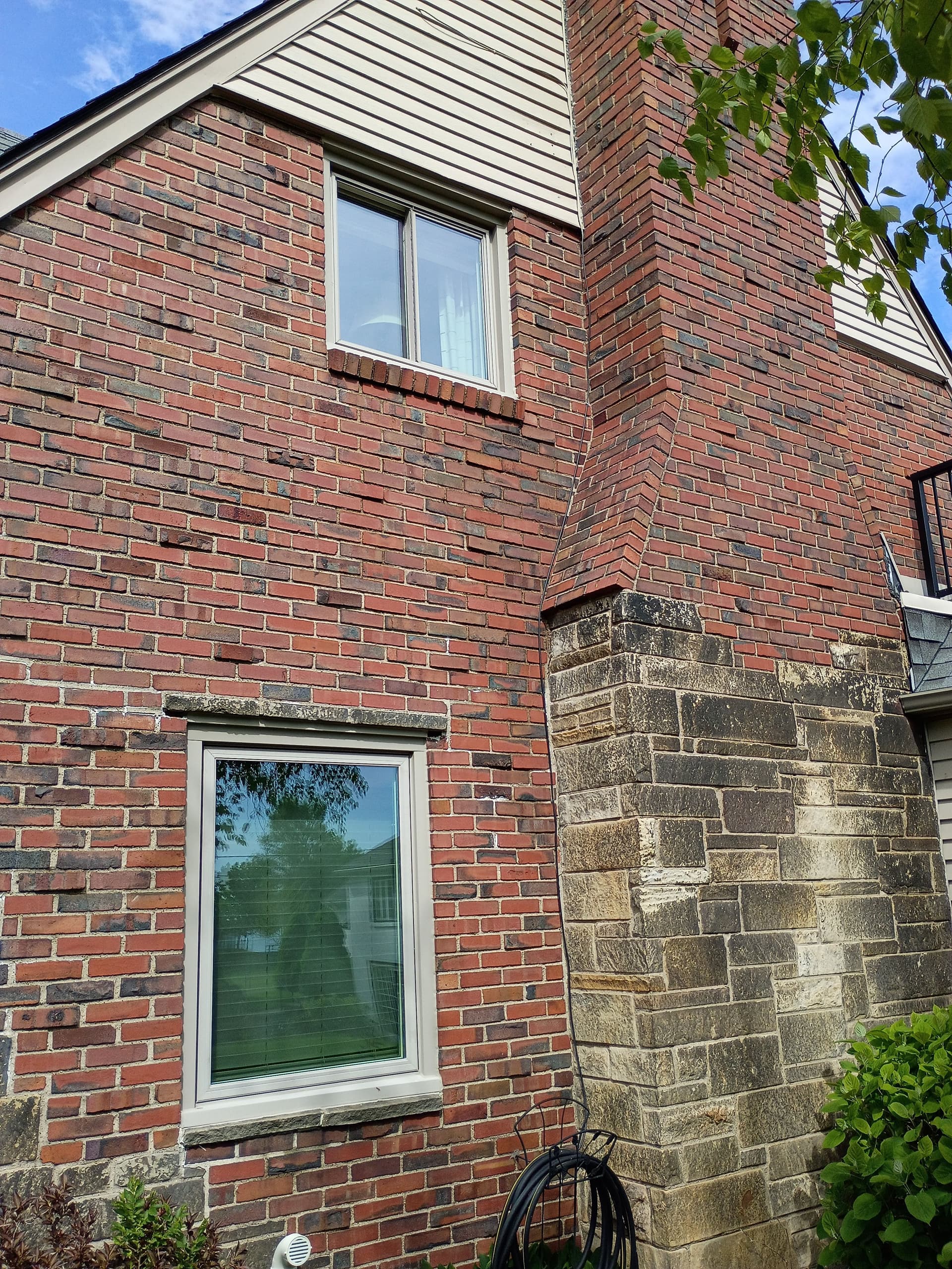 Gallery photos for Sparkling Windows on a Stunning Brick Home: Image #2