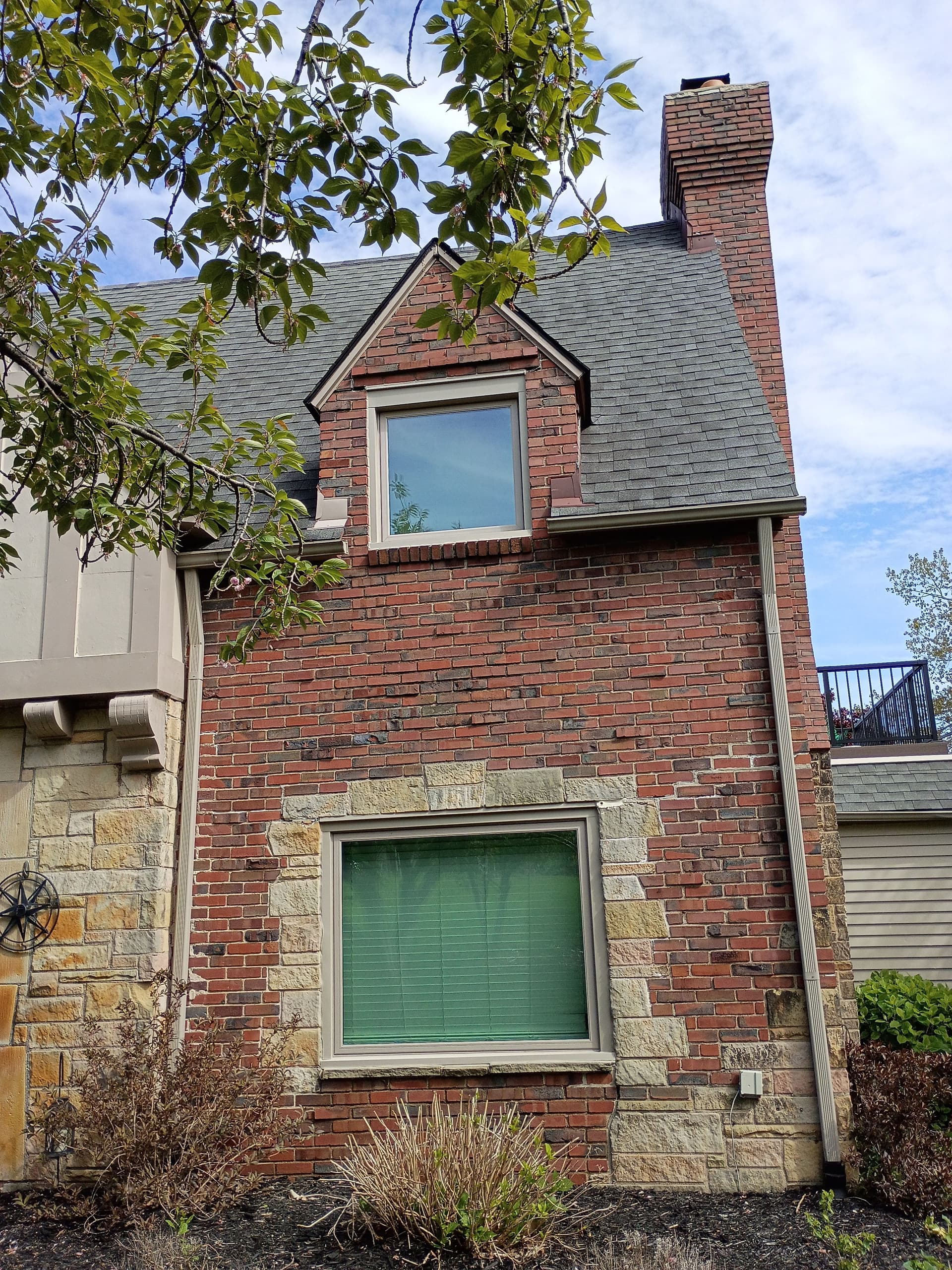 Gallery photos for Sparkling Windows on a Stunning Brick Home: Image #3