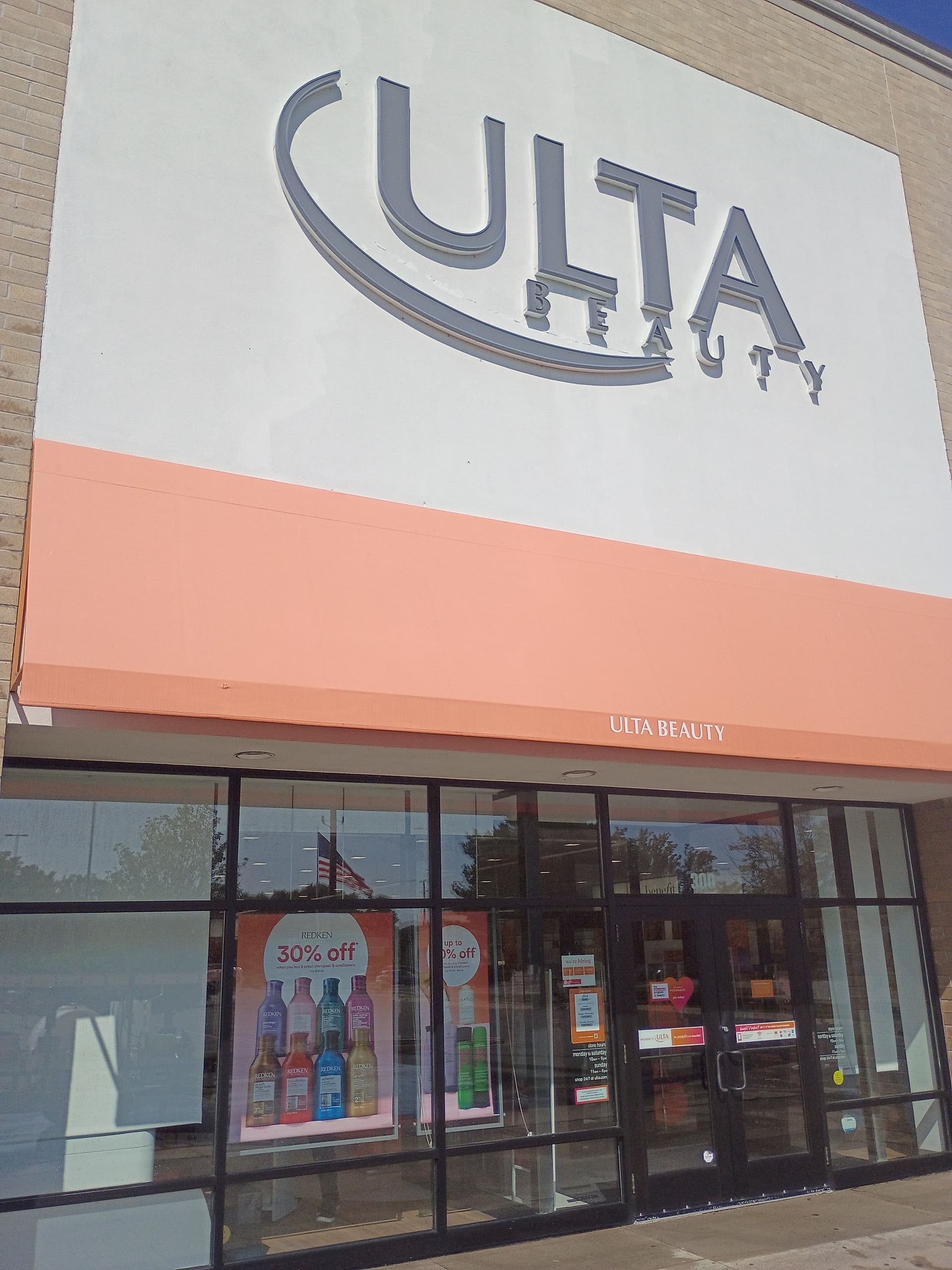 Gallery photos for Storefront Pressure Wash at Ulta Beauty in Fort Gratiot: Image #3